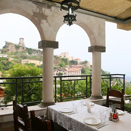 Panorama View Over The Castle And The Old Town 4* Krujë