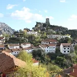 Panorama View On The Castle And The Old Town 4* Krujë