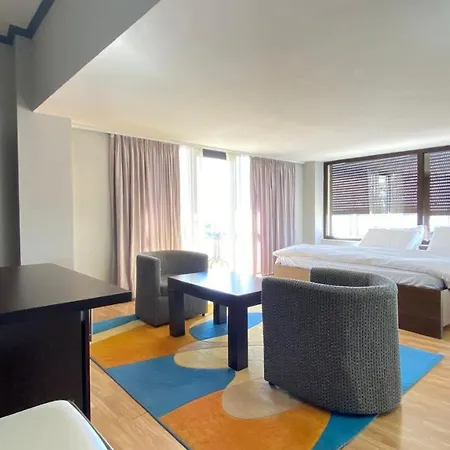 Panorama View On The Castle And The Old Town Hotel Kruje