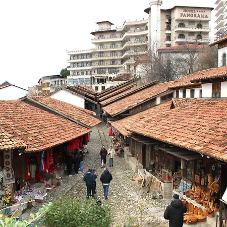Panorama View Over The Castle And The Old Town 호텔 4*