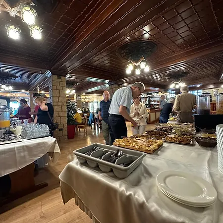 Panorama View On The Castle And The Old Town Hotel Kruje