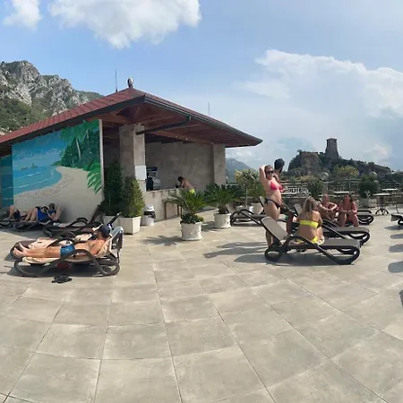 Panorama View Over The Castle And The Old Town 4* Κρούγια