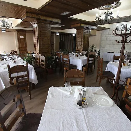 Panorama View On The Castle And The Old Town Hotel Kruje