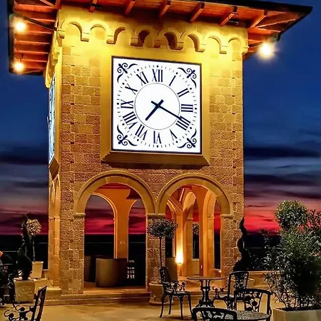 Panorama View On The Castle And The Old Town 4* Krujë