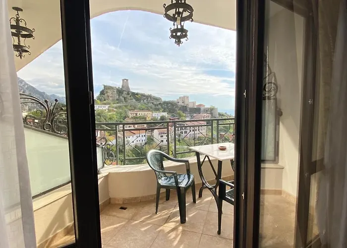 Hotel Panorama View On The Castle And The Old Town Kruje