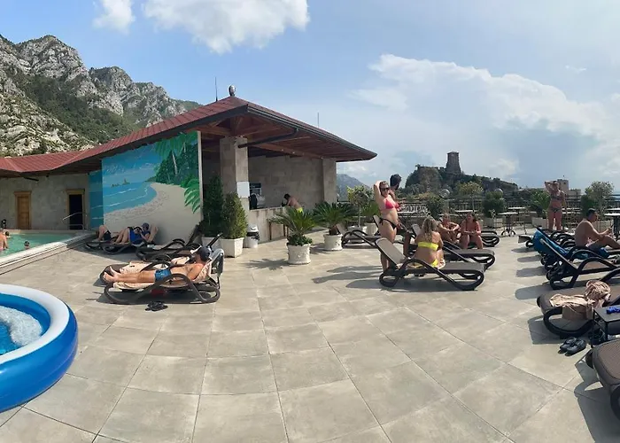 Panorama View On The Castle And The Old Town 4* Krujë