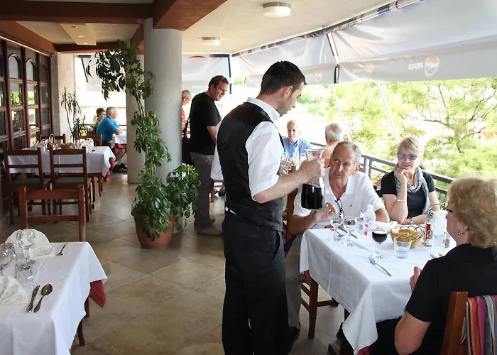 Hotel Panorama View On The Castle And The Old Town 4*