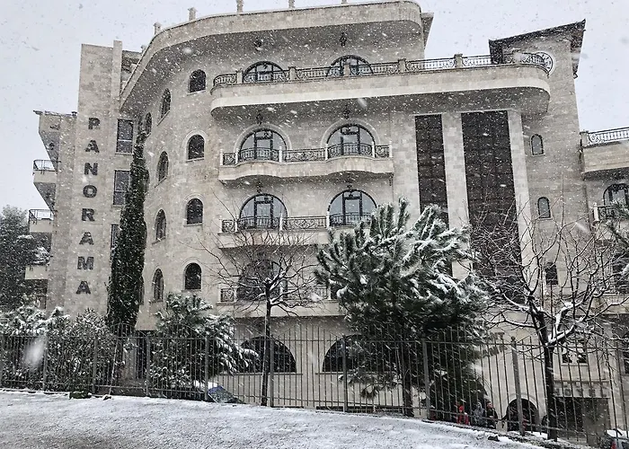 Panorama View On The Castle And The Old Town Hotel Kruje