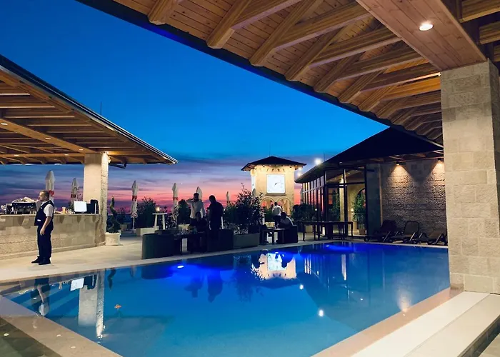 Hotel Panorama View On The Castle And The Old Town Krujë